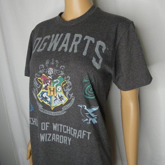 Harry Potter Hogwarts Distressed Graphic T Shirt S - Picture 3 of 9